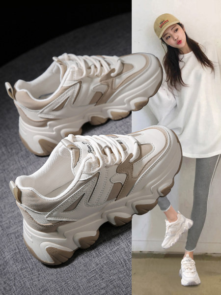 Adidași moderni cu talpă aspră