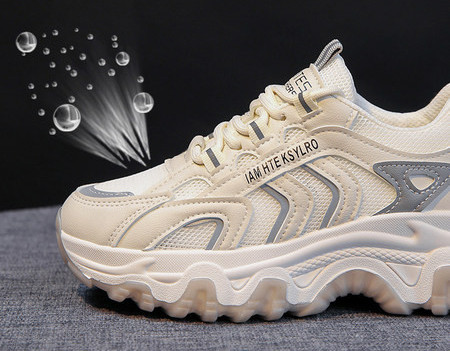 Moteriški laisvalaikio sportbačiai grubiu padu