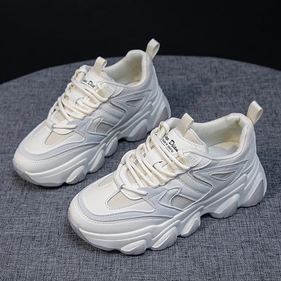 Moderne kožne tenisice s natpisom i vezicama