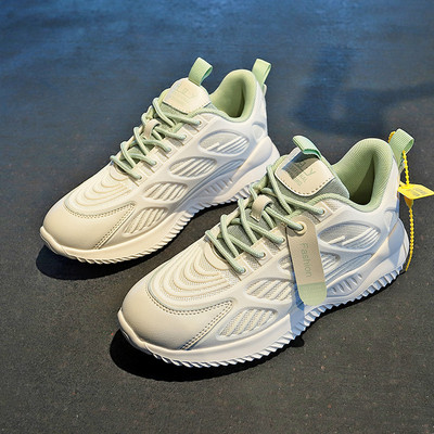 Női tornacipő hálós anyaggal és fűzővel