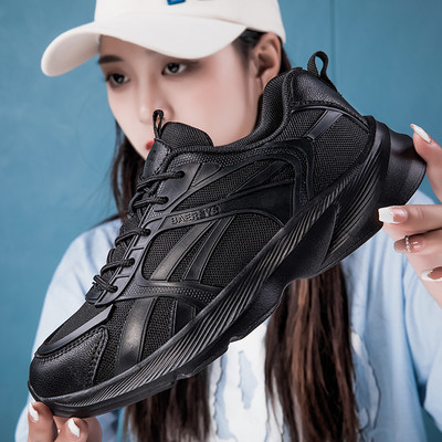 Női tornacipő hálós anyaggal és fűzővel