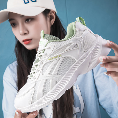 Női tornacipő hálós anyaggal és fűzővel