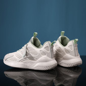 Nahaõmbluste ja võrguga naiste tossud