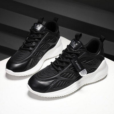 Nahaõmbluste ja võrguga naiste tossud