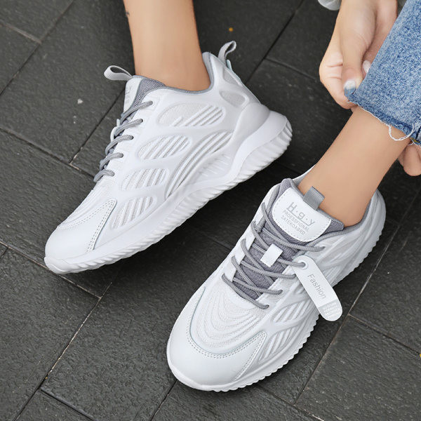 Nahaõmbluste ja võrguga naiste tossud