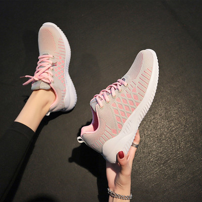 Sportimiseks ja igapäevaeluks sobivad paeltega tekstiilist tossud