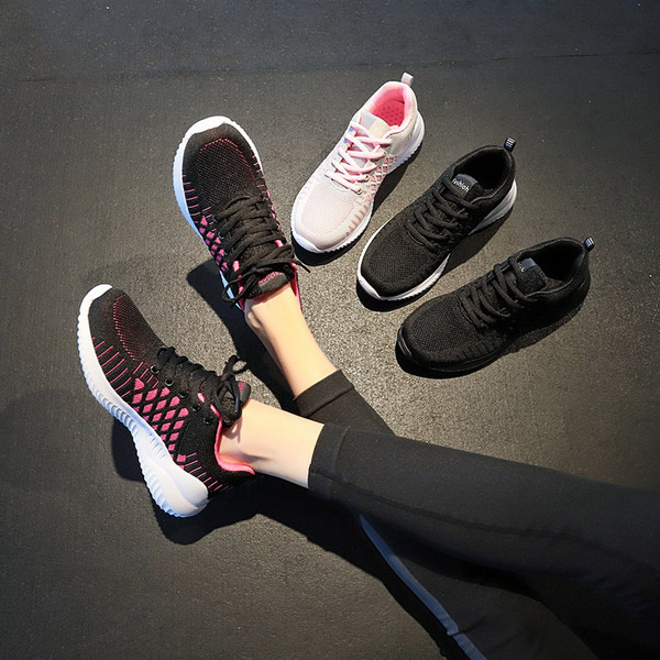 Sportimiseks ja igapäevaeluks sobivad paeltega tekstiilist tossud