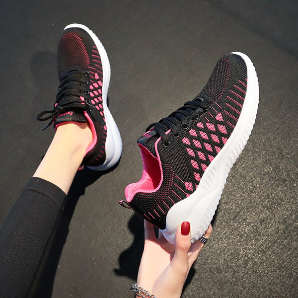 Sportimiseks ja igapäevaeluks sobivad paeltega tekstiilist tossud