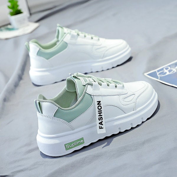 Naiste paeltega sporditossud