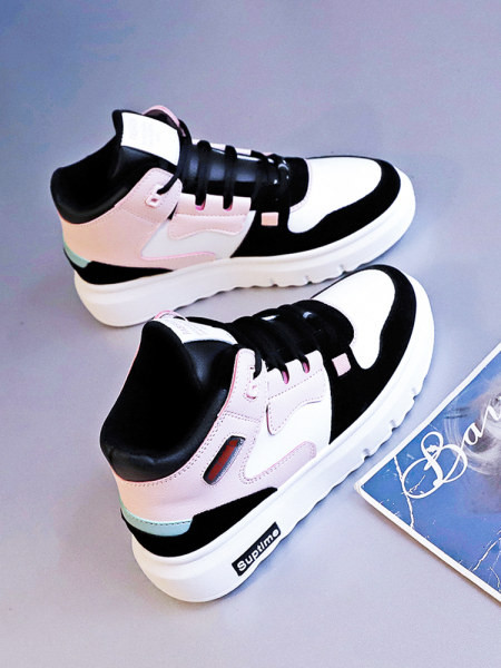 Model nou de adidași de damă înalți cu talpă plată