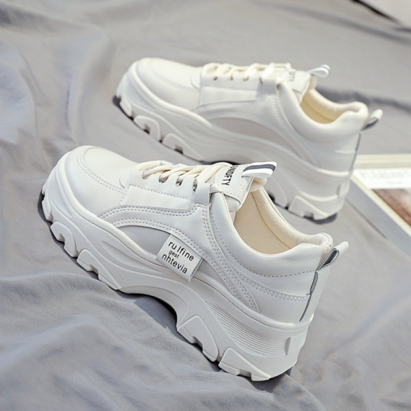 Öko bőrből készült női tornacipő durva talppal