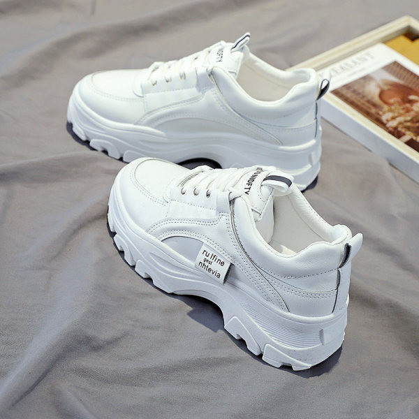 Öko bőrből készült női tornacipő durva talppal