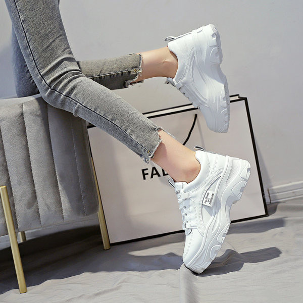 Öko bőrből készült női tornacipő durva talppal