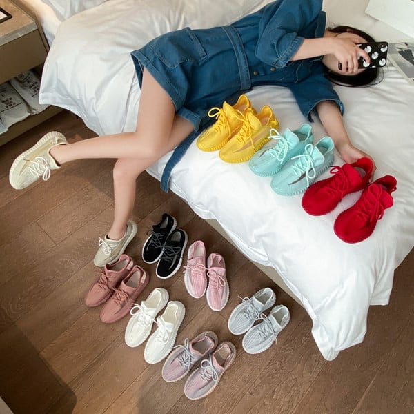 Υφασμάτινα γυναικεία sneakers με κορδόνια και επίπεδη σόλα νέο μοντέλο