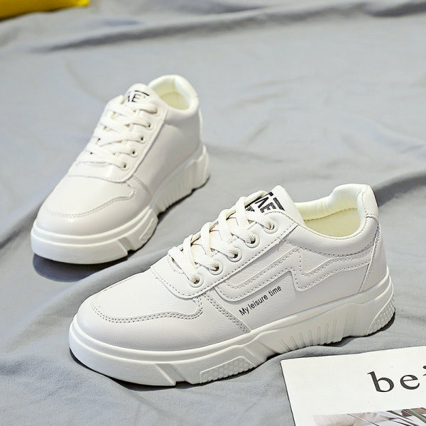 Moteriški laisvalaikio sportbačiai iš eko odos, baltos spalvos