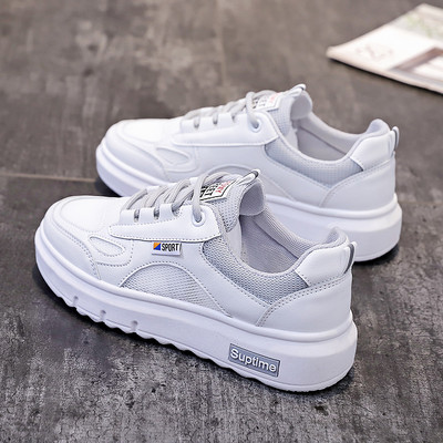 Moteriški sportiniai sportbačiai plokščiu padu