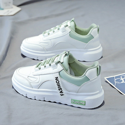 Moteriški sportiniai sportbačiai plokščiu padu