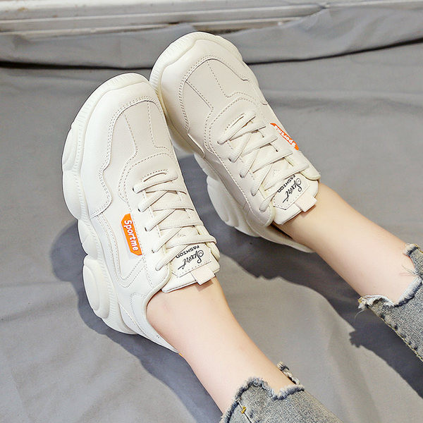 Eko bőrből készült sportcipő durva talppal