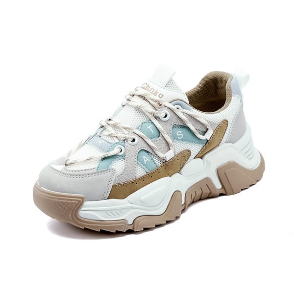 Naiste nahast tossud kirja ja paeltega