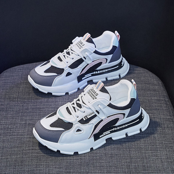 Laisvalaikiai sportbačiai grubiu padu ir raišteliais