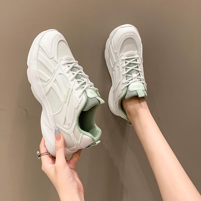 Hingavast kangast sportimiseks sobivad naiste tossud