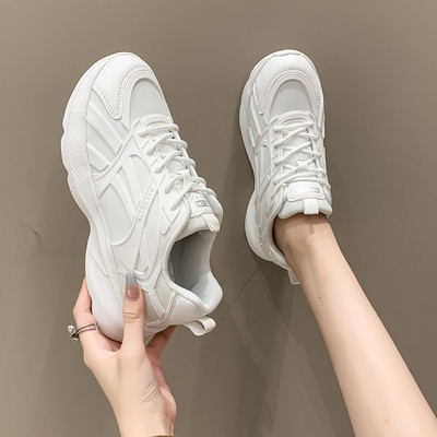 Hingavast kangast sportimiseks sobivad naiste tossud