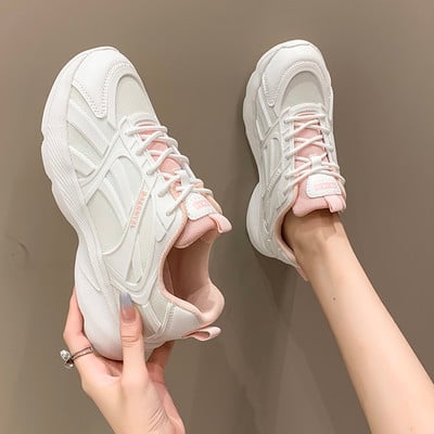 Hingavast kangast sportimiseks sobivad naiste tossud