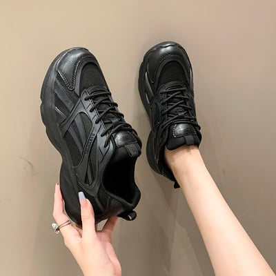 Hingavast kangast sportimiseks sobivad naiste tossud