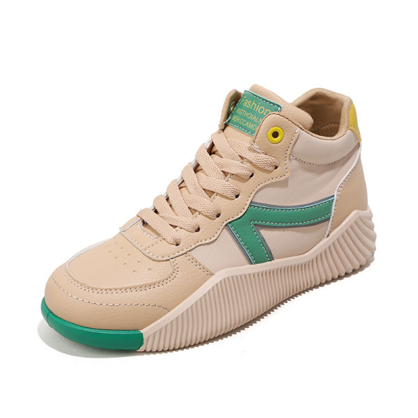 Kõrge mudeliga naiste paeltega tossud