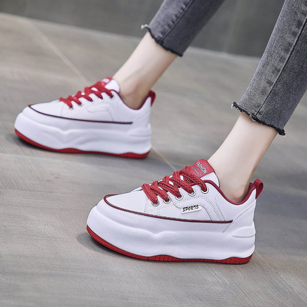 Adidasi de dama cu aplicatie si talpa aspra