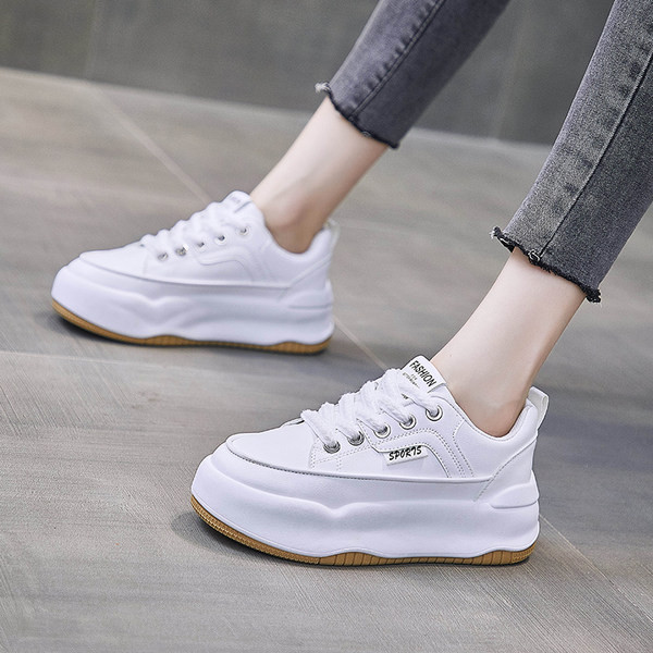 Adidasi de dama cu aplicatie si talpa aspra