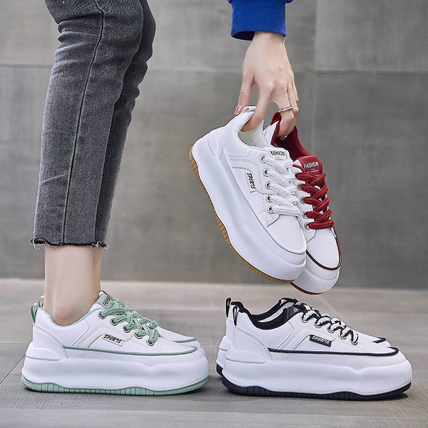 Adidasi de dama cu aplicatie si talpa aspra