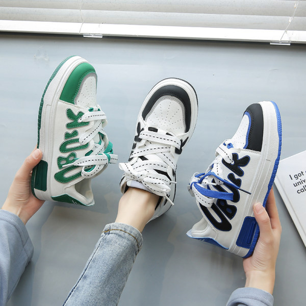 Naiste tossud kirjaga - valmistatud ökonahast