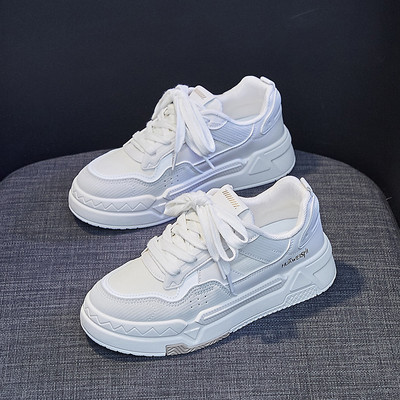 Öko bőrből készült női tornacipő fűzővel, magas talppal