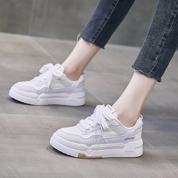 Öko bőrből készült női tornacipő fűzővel, magas talppal