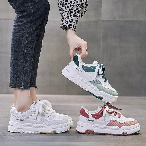 Öko bőrből készült női tornacipő fűzővel, magas talppal