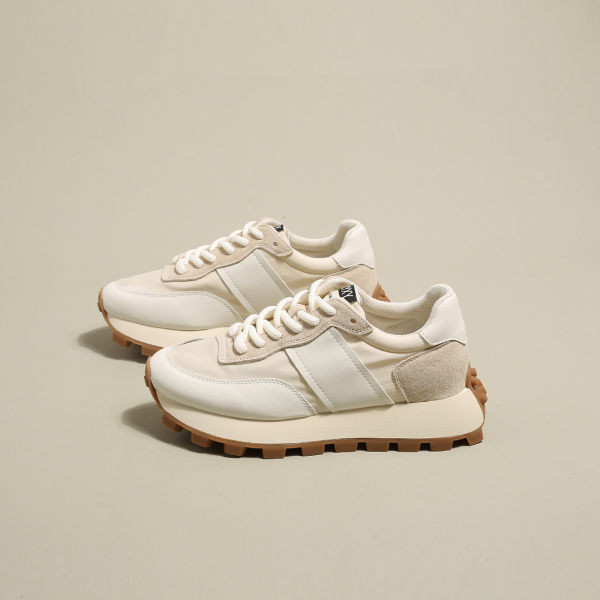 Modernūs moteriški sportbačiai su raišteliais – dviejų spalvų