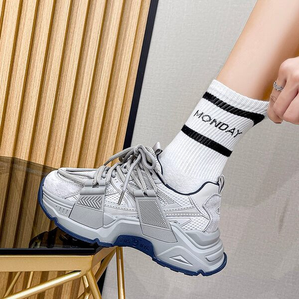 Moteriški odiniai sportbačiai su 5cm aukščio padu ir raišteliais