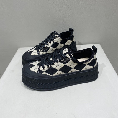 Uut mudelit paksu tallaga naiste ruudulised tossud