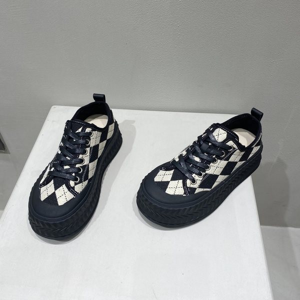 Uut mudelit paksu tallaga naiste ruudulised tossud