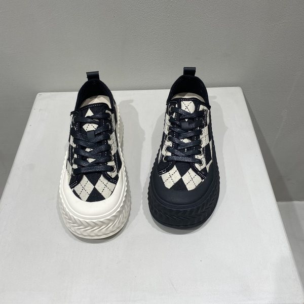 Uut mudelit paksu tallaga naiste ruudulised tossud