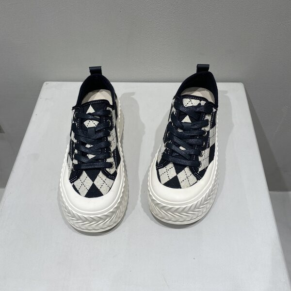 Uut mudelit paksu tallaga naiste ruudulised tossud