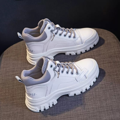 Kareda tallakirja ja paeltega naiste tossud