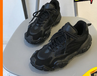 Naiste paeltega sporditossud