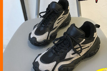 Naiste paeltega sporditossud