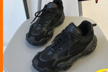 Naiste paeltega sporditossud