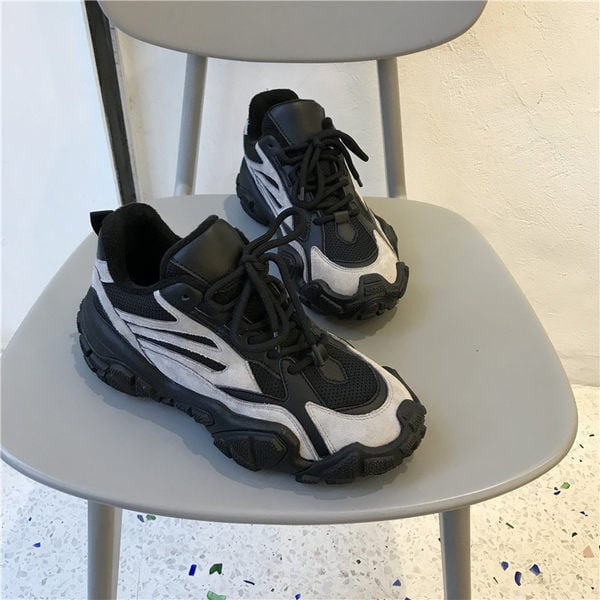 Naiste paeltega sporditossud