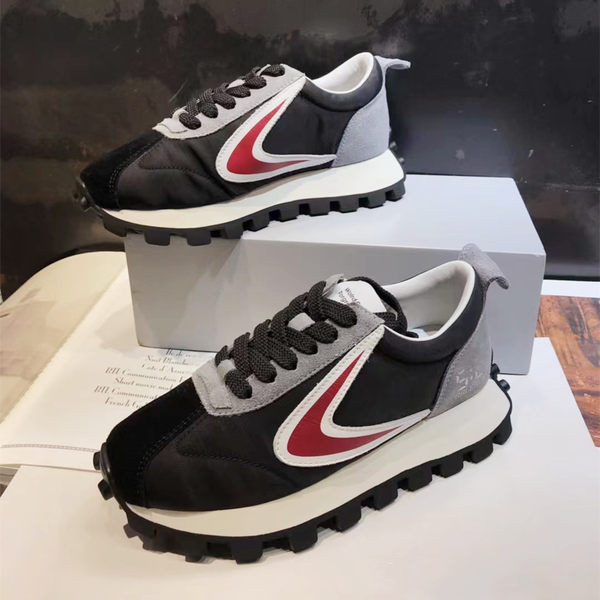 Naiste vabaaja tossud paeltega – kahte värvi