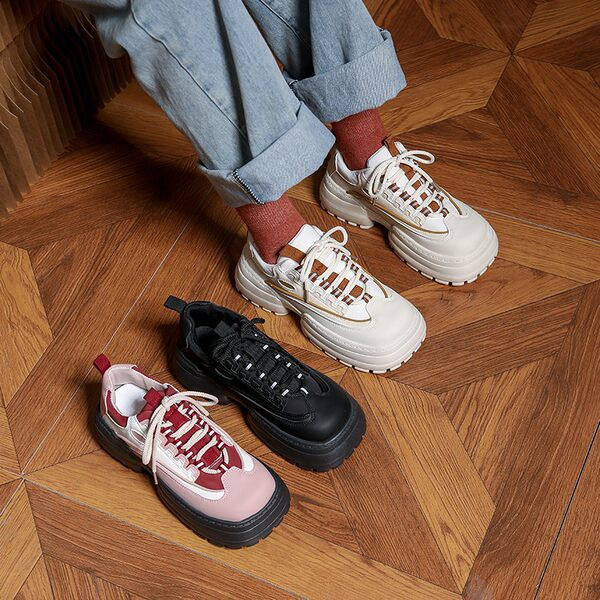 Naujo modelio moteriški sportbačiai su 5 cm aukštu padu ir raišteliais