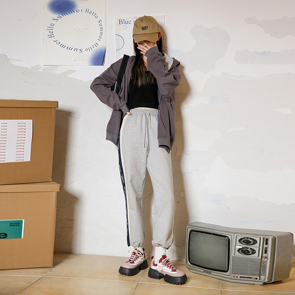 Naujo modelio moteriški sportbačiai su 5 cm aukštu padu ir raišteliais